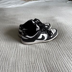 Panda Nike Dunk Low Sneakers
